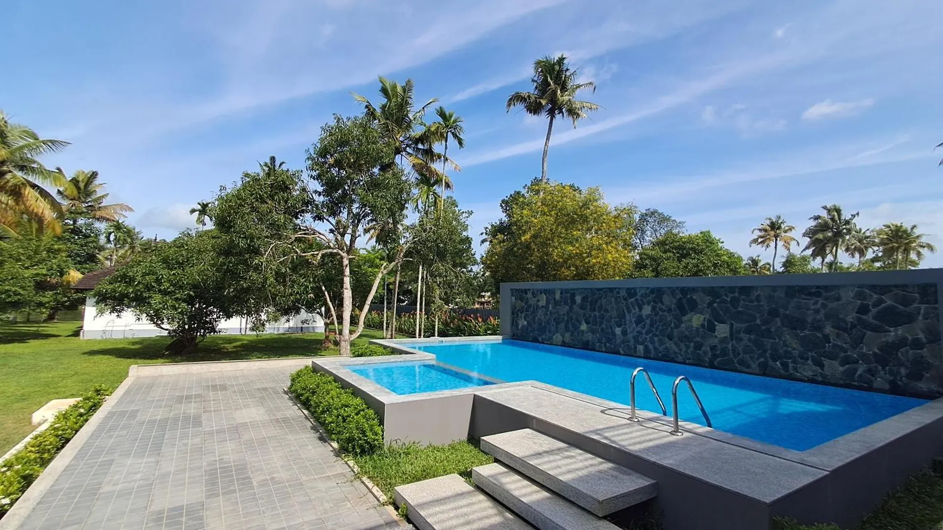 Palmgrove Lake Resort Alappuzha