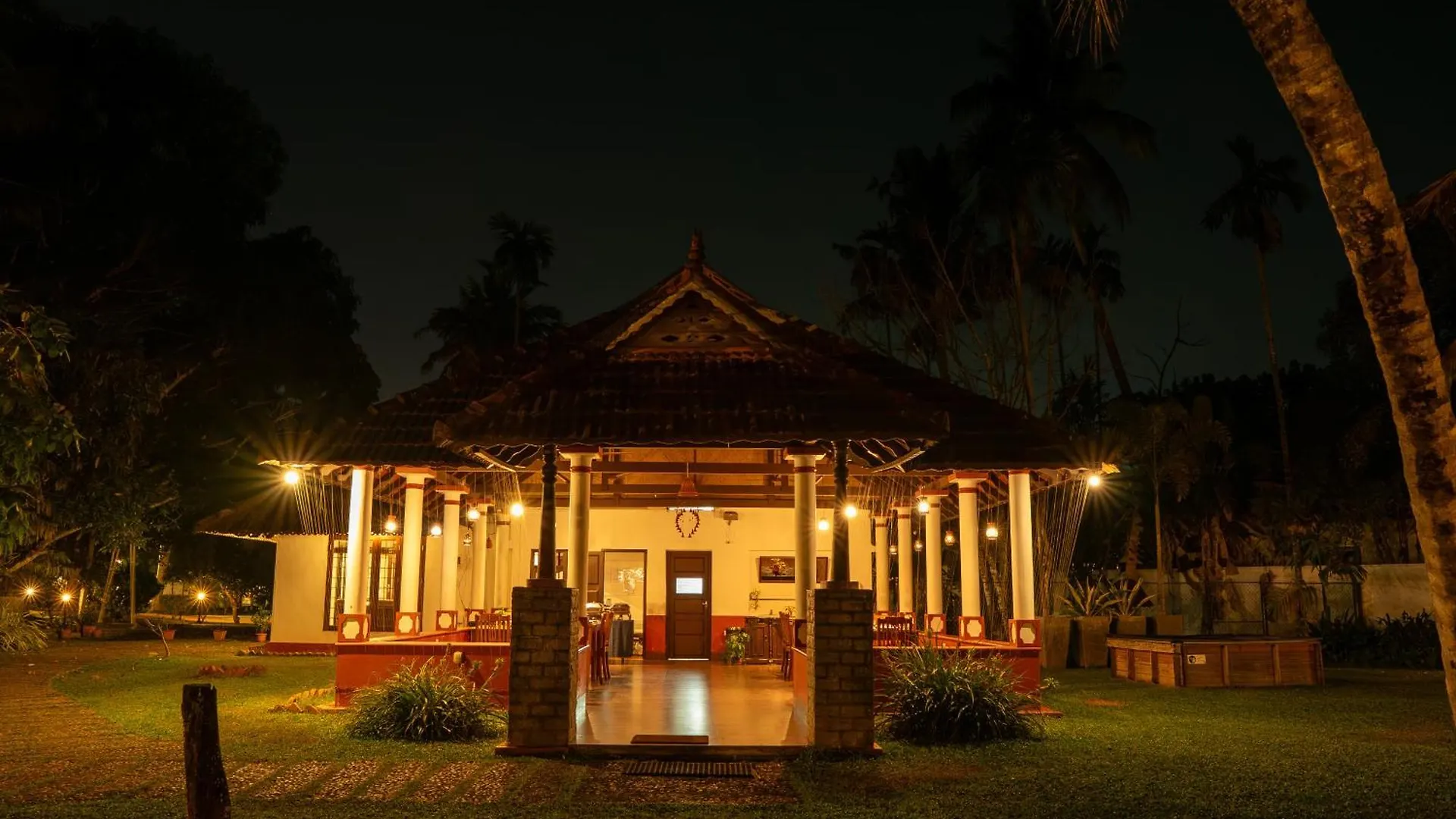 Palmgrove Lake Resort Alappuzha