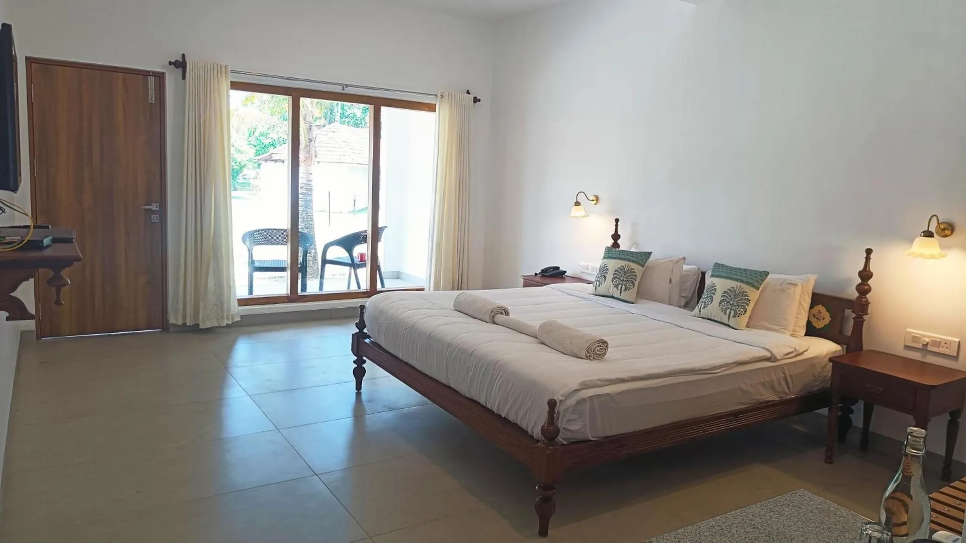 Palmgrove Lake Resort Alappuzha 4*,