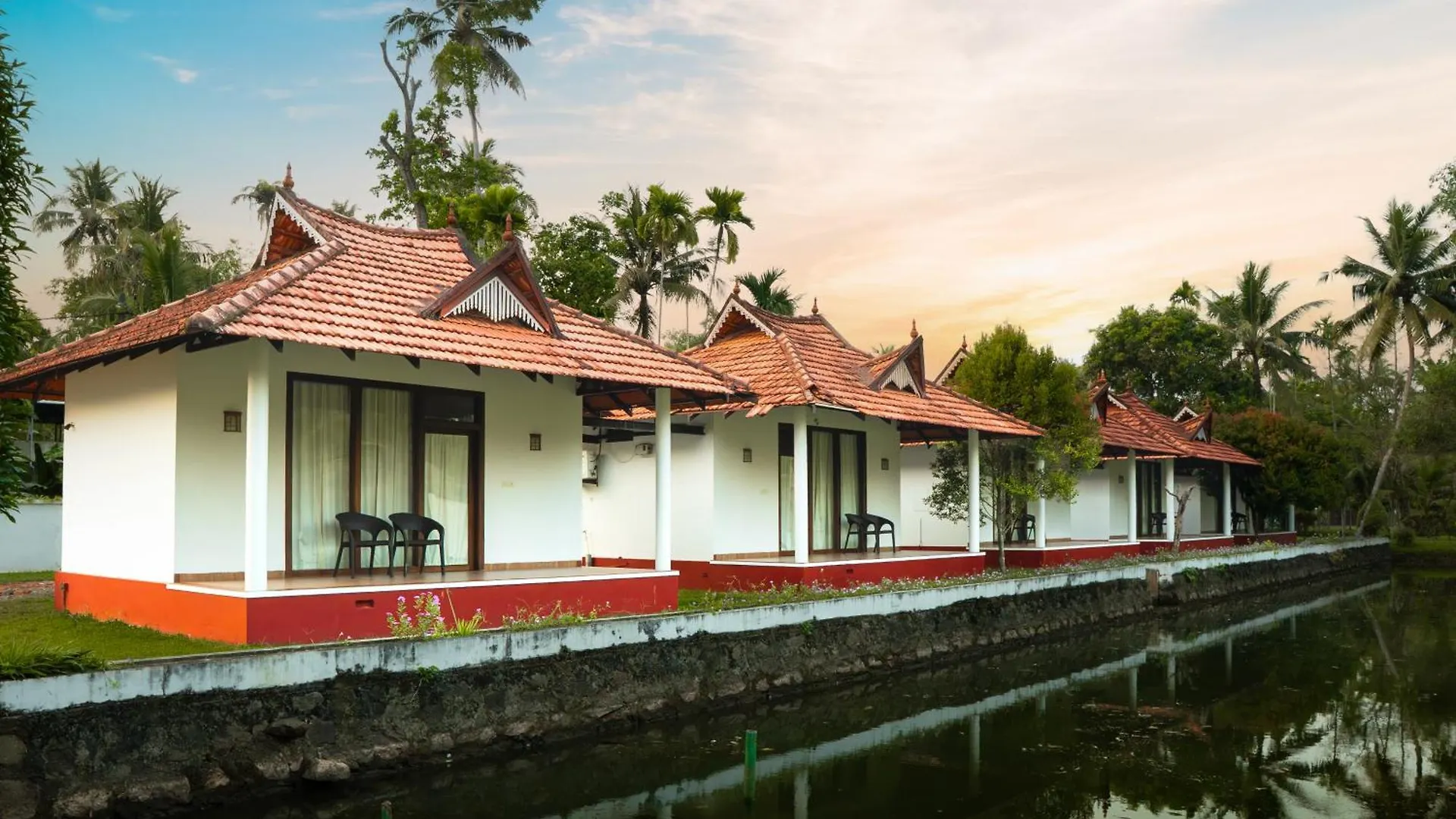 Palmgrove Lake Resort Alappuzha